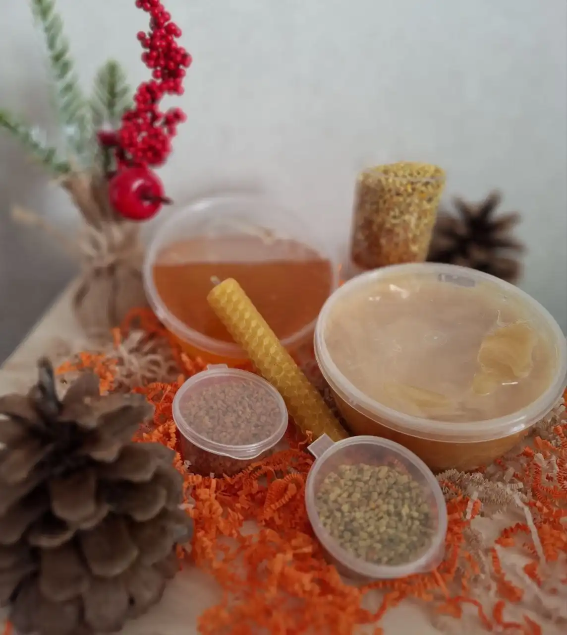 Новогодний набор мёда с подарками