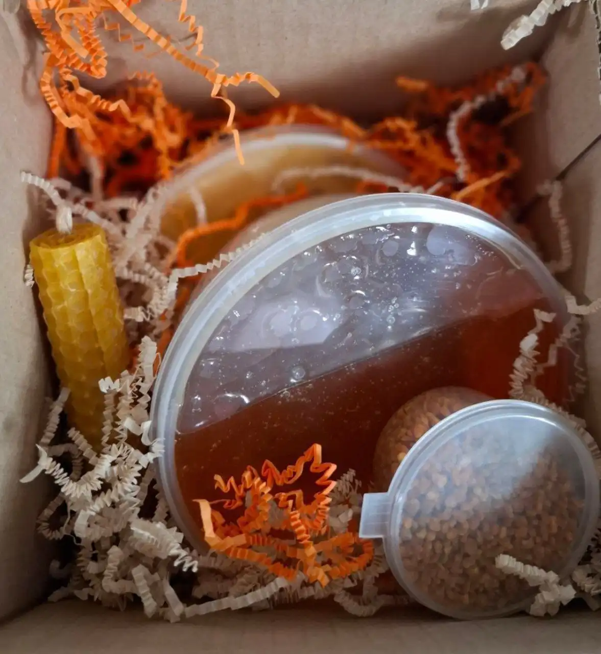 Новогодний набор мёда с подарками