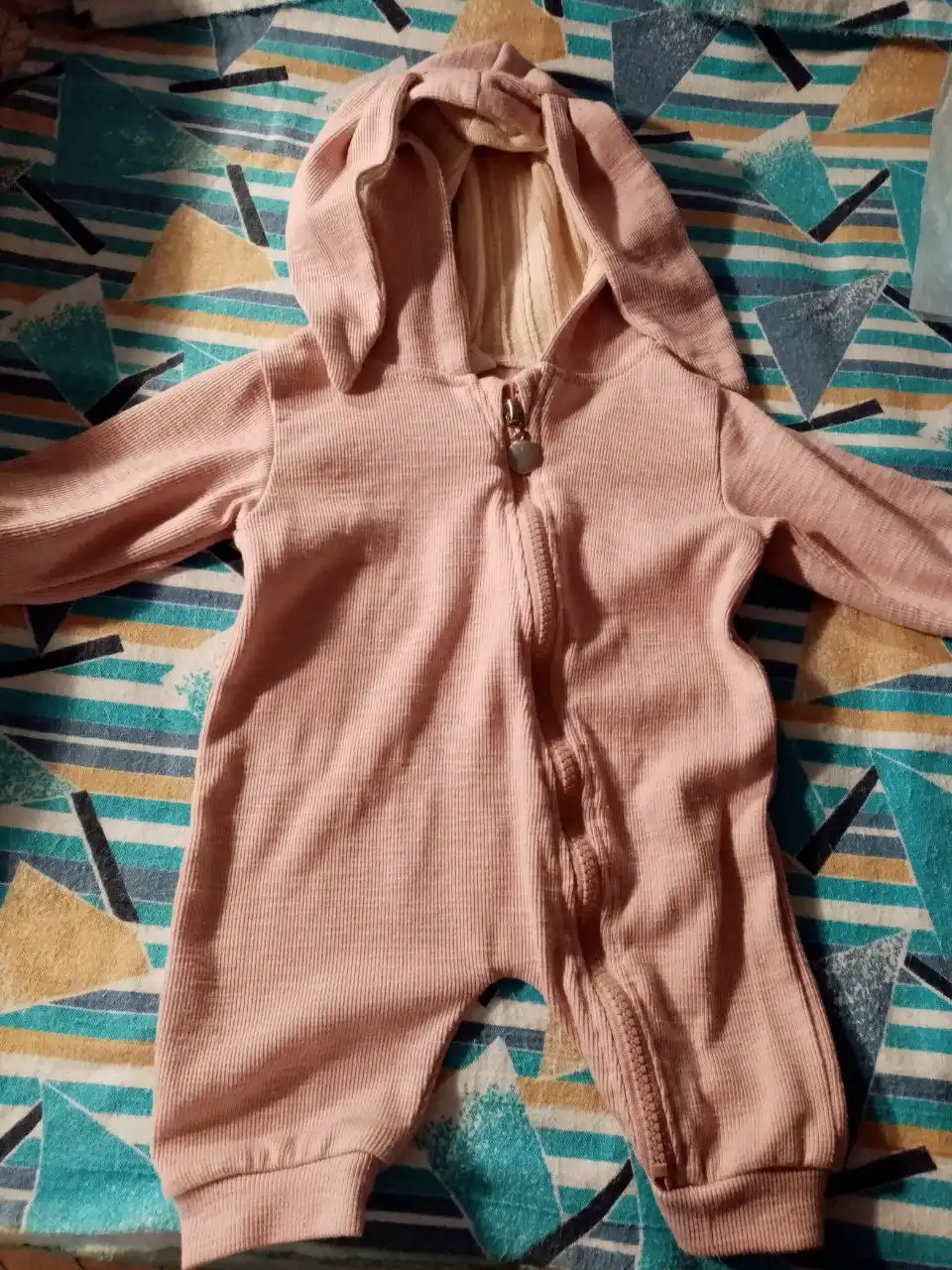 Детская одежда: костюмы и комбинезоны