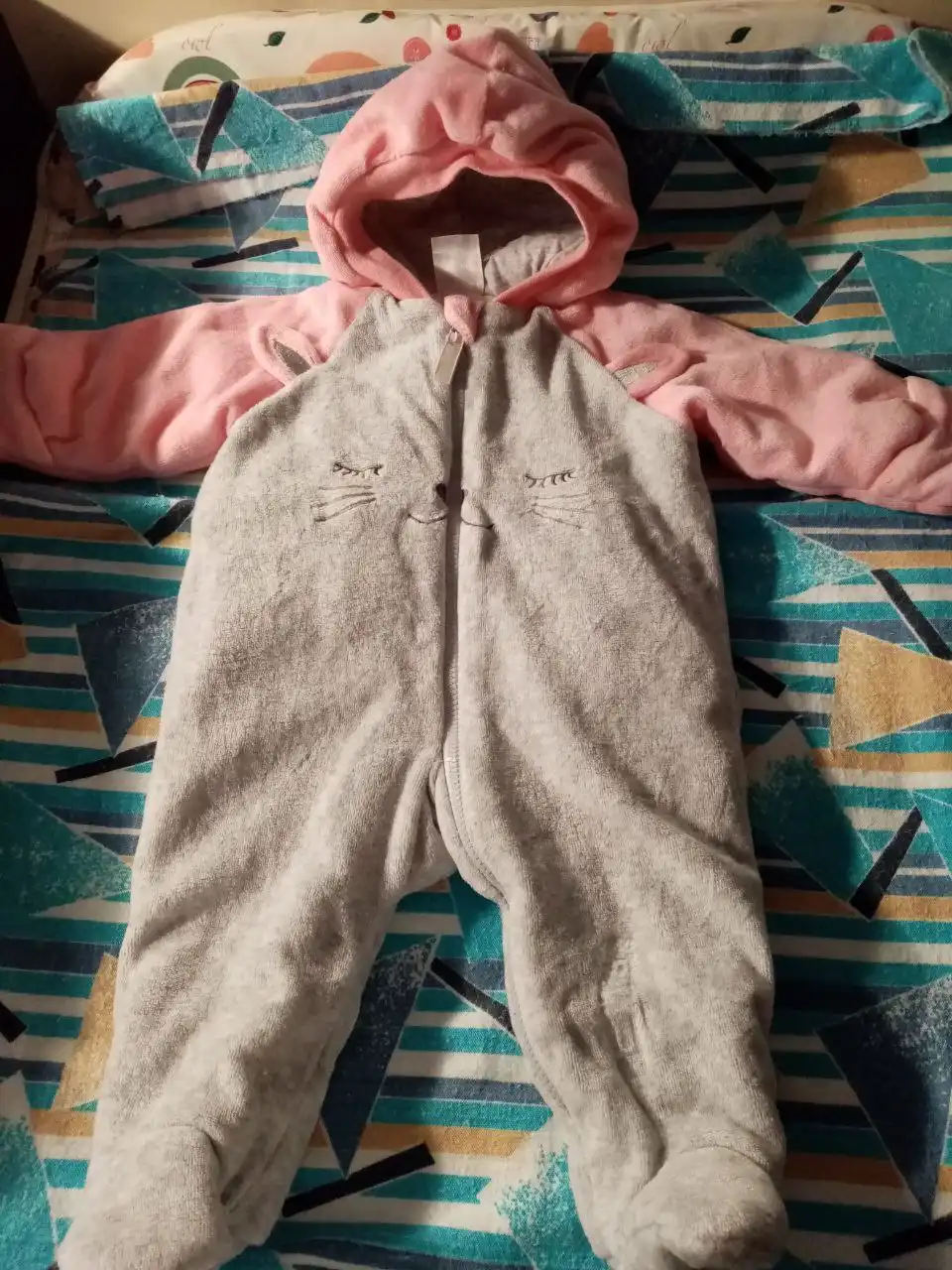 Детская одежда: костюмы и комбинезоны