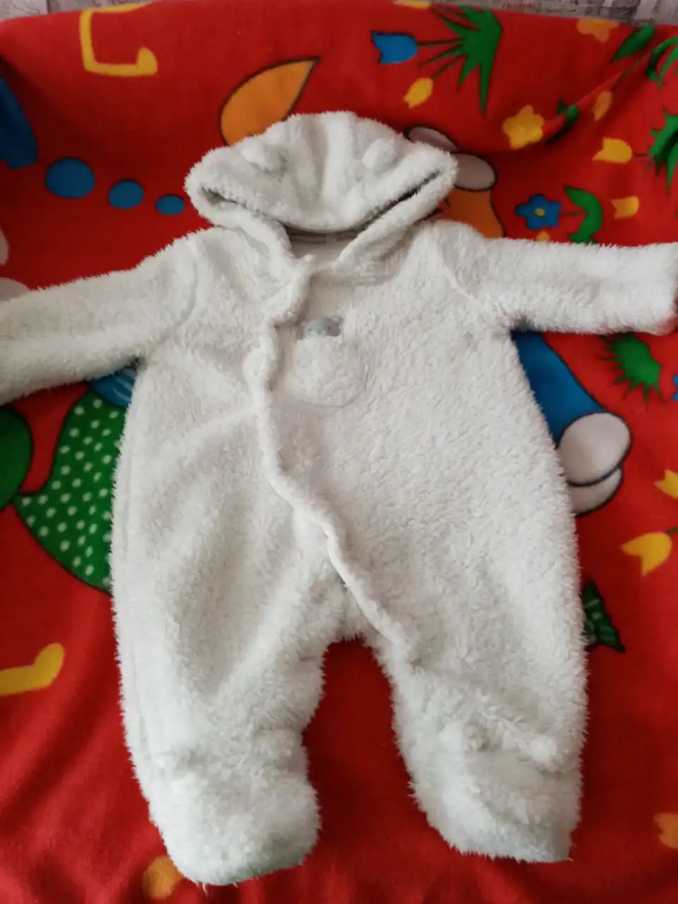 Детская одежда: костюмы и комбинезоны