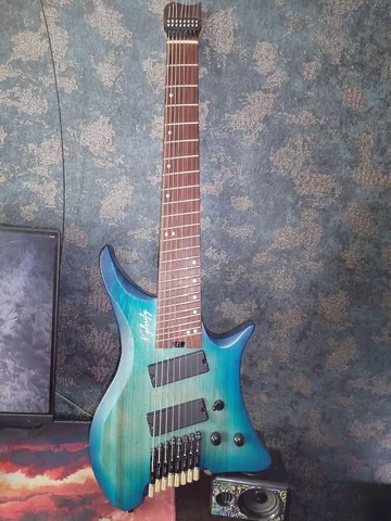 Продам безголовый 8-струнный мультимензурный инструмент - частное объявление в Волгоград