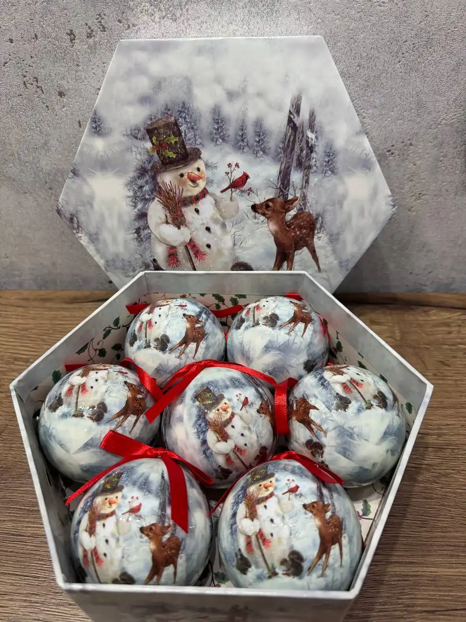 Новогодние подарки и украшения