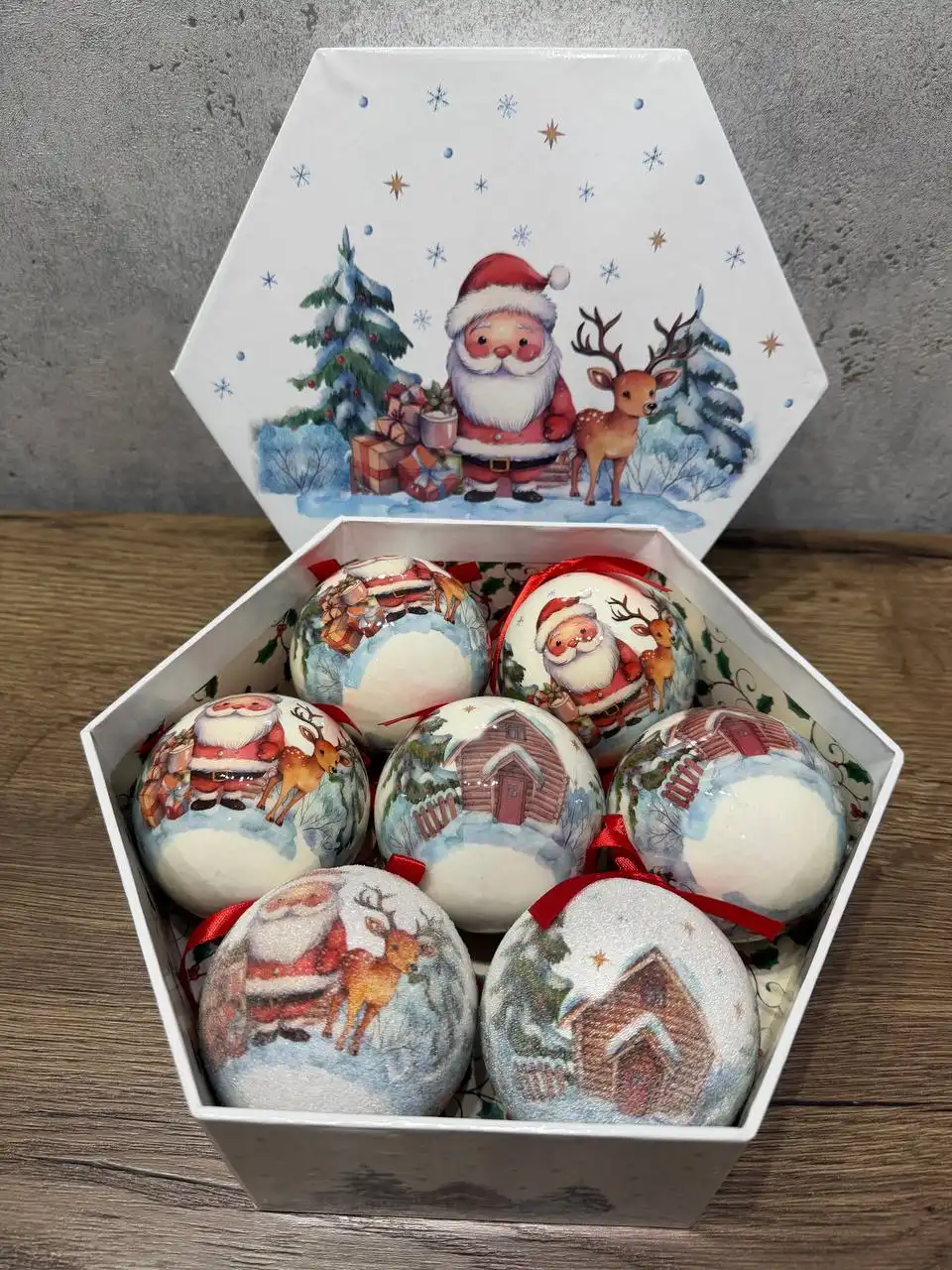 Новогодние подарки и украшения