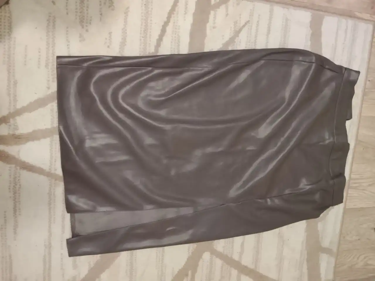 Женская одежда: брюки, юбка, корсет, топик