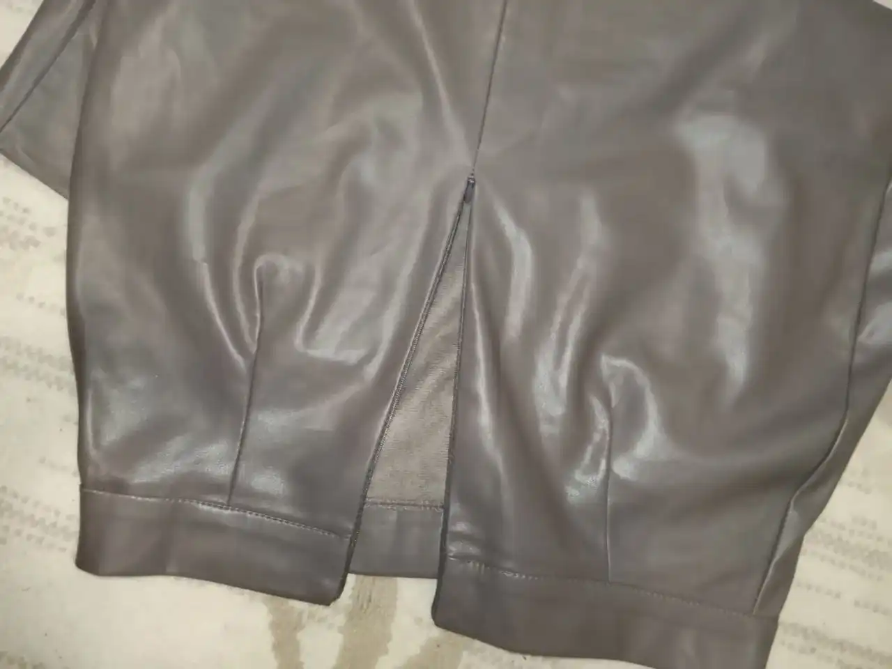 Женская одежда: брюки, юбка, корсет, топик