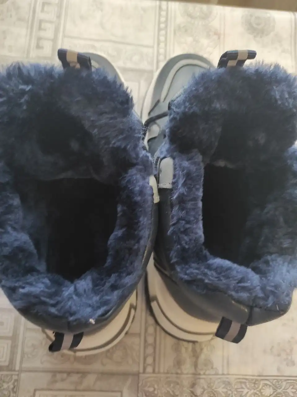 Новые теплые кроссовки 23,5 см - Обувь (Одежда) в Волгоград