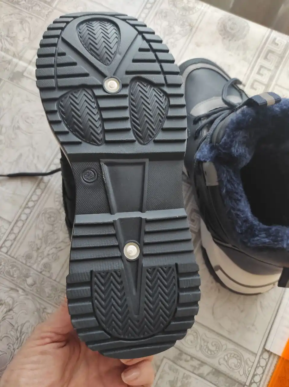 Новые теплые кроссовки 23,5 см - Обувь (Одежда) в Волгоград