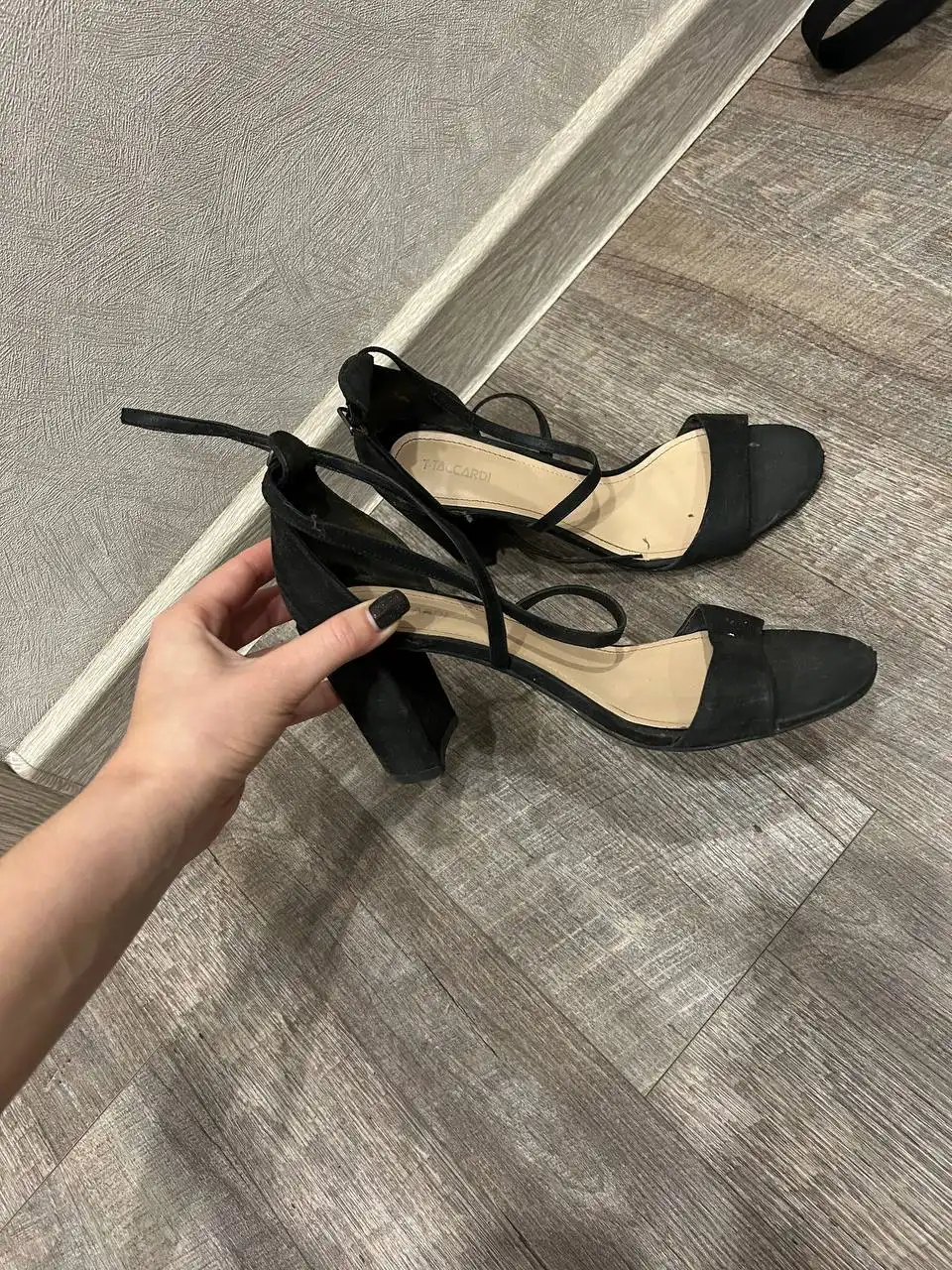 Бежевые лодочки и черные босоножки размер 40,5-41 - Обувь (Одежда) в Волгоград