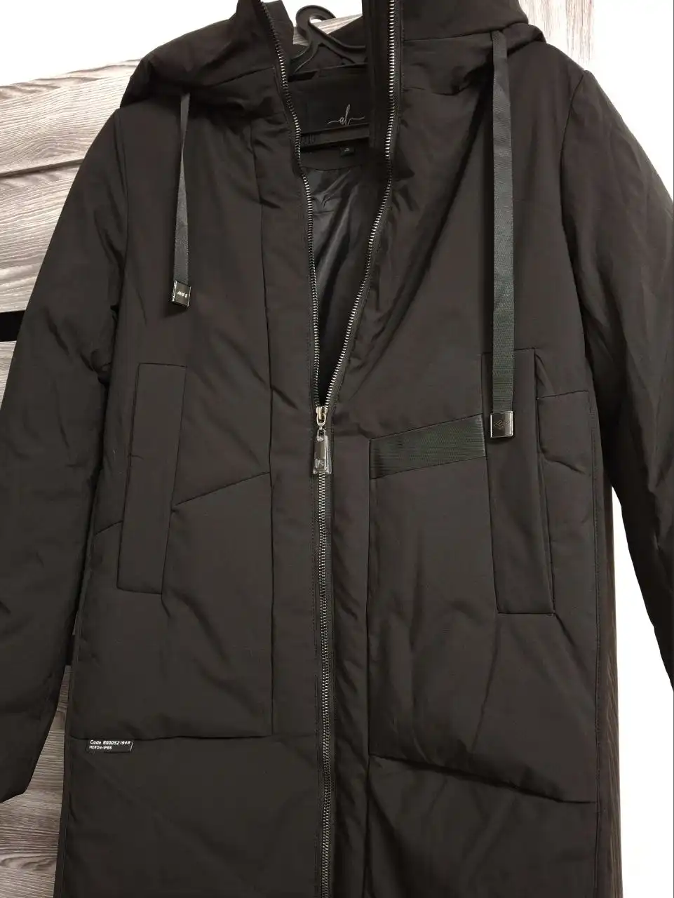 Продам новую зимнюю куртку черного цвета размер S - Верхняя одежда (Одежда) в Волгоград