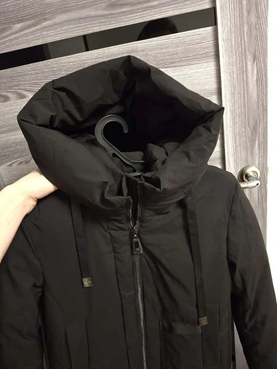 Продам новую зимнюю куртку черного цвета размер S - Верхняя одежда (Одежда) в Волгоград