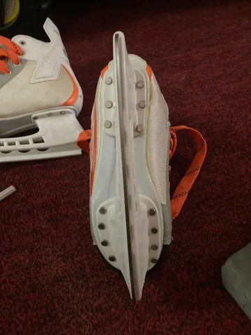 Продам коньки размер 36 - Электрооборудование в Волгоград