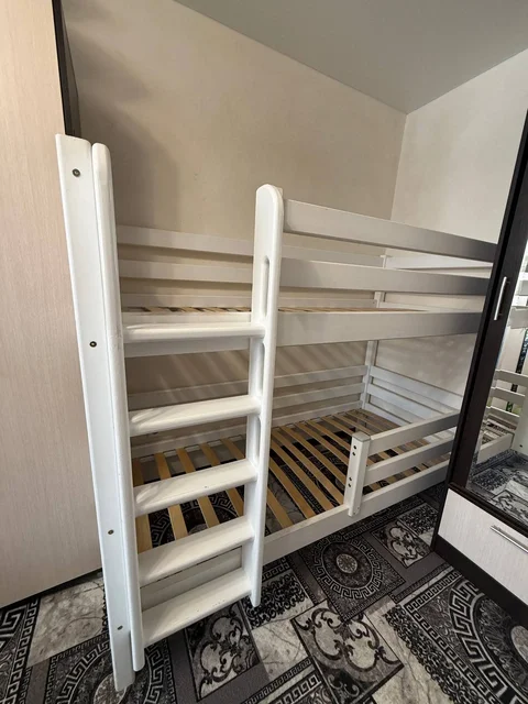 Продам кровать с 2 матрасами из массива сосны - Матрасы в Волгоград