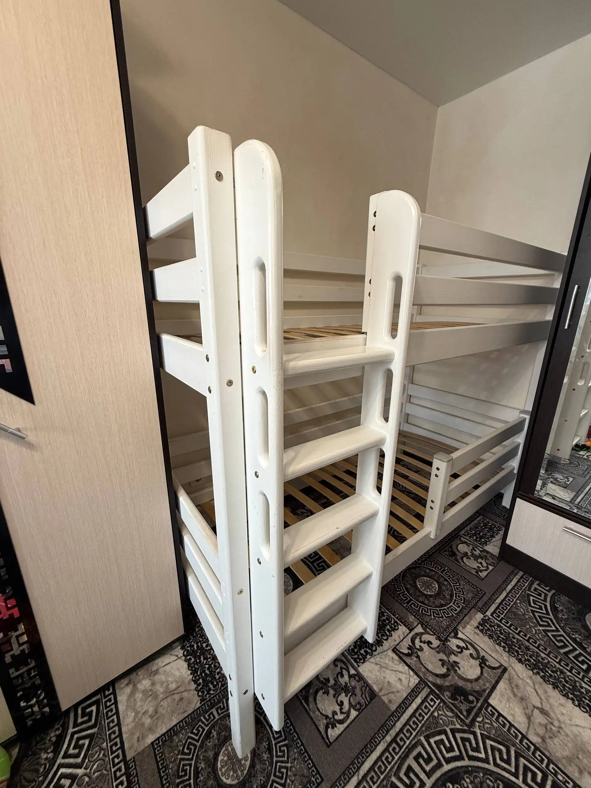 Продам кровать с 2 матрасами из массива сосны - Мебель (Для дома и дачи) в Волгоград