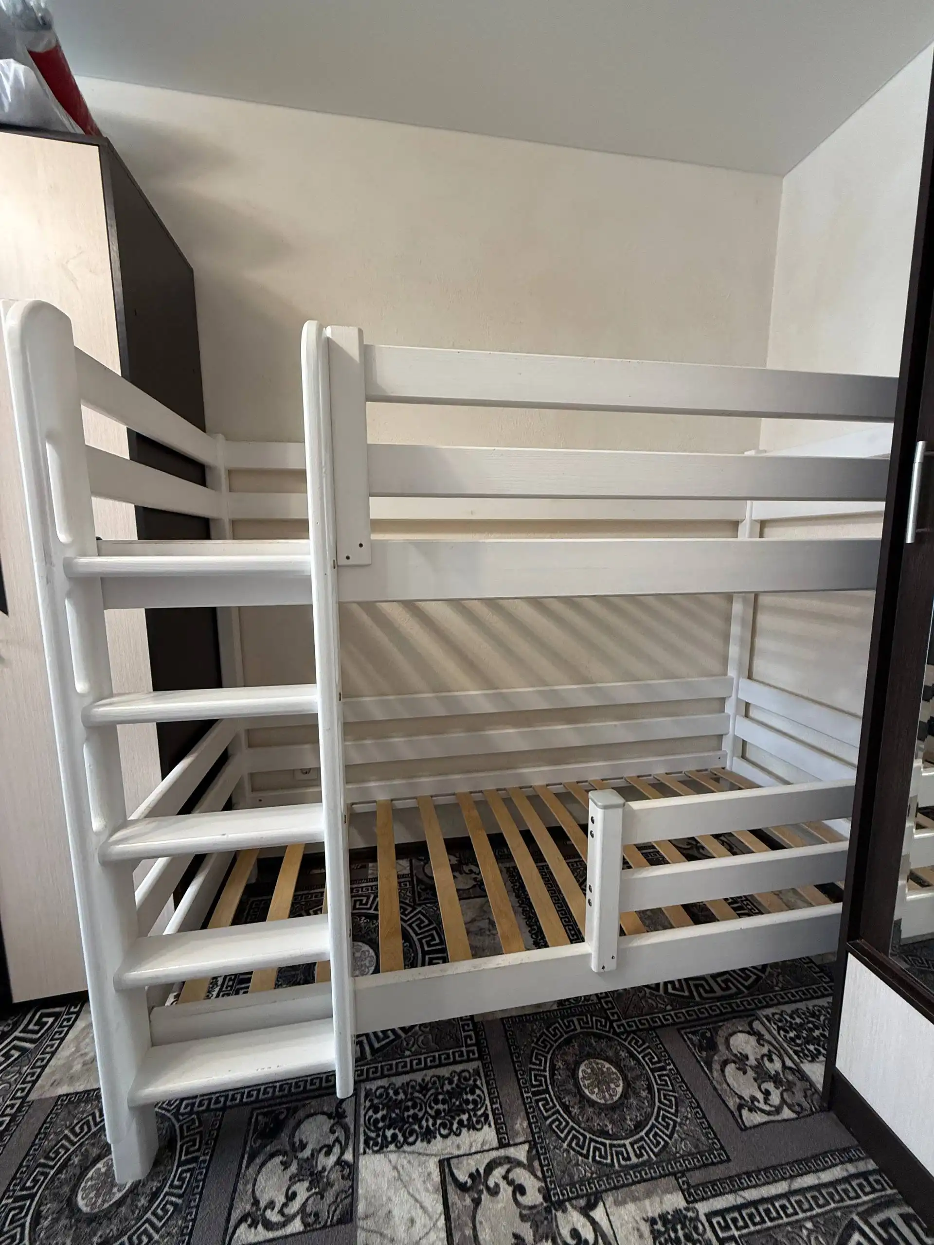 Продам кровать с 2 матрасами из массива сосны - Мебель (Для дома и дачи) в Волгоград