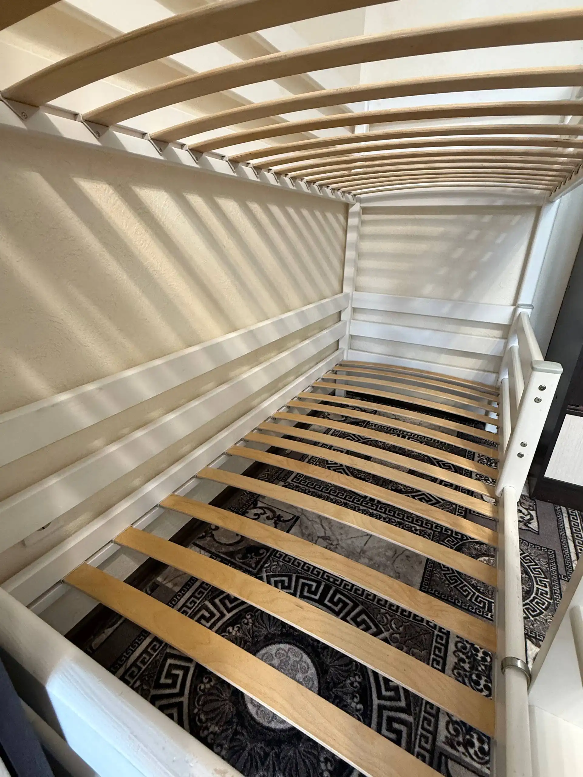 Продам кровать с 2 матрасами из массива сосны - Мебель (Для дома и дачи) в Волгоград