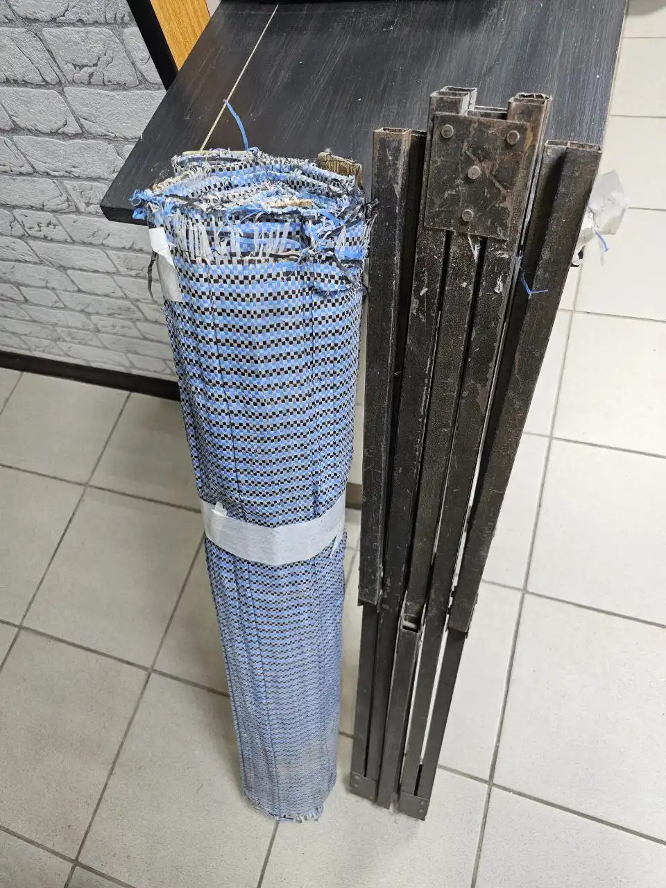 Продажа столов: уличный торговый, компьютерный и решетка - Мебель (Барахолка) в Волгоград