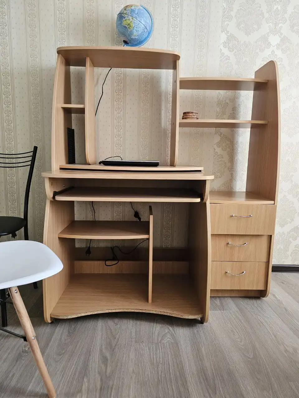 Продажа столов: уличный торговый, компьютерный и решетка - Мебель (Барахолка) в Волгоград