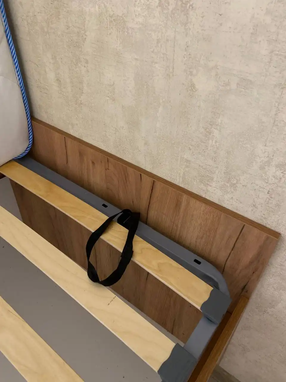 Продается кровать с матрасом - Мебель (Для дома и дачи) в Волгоград