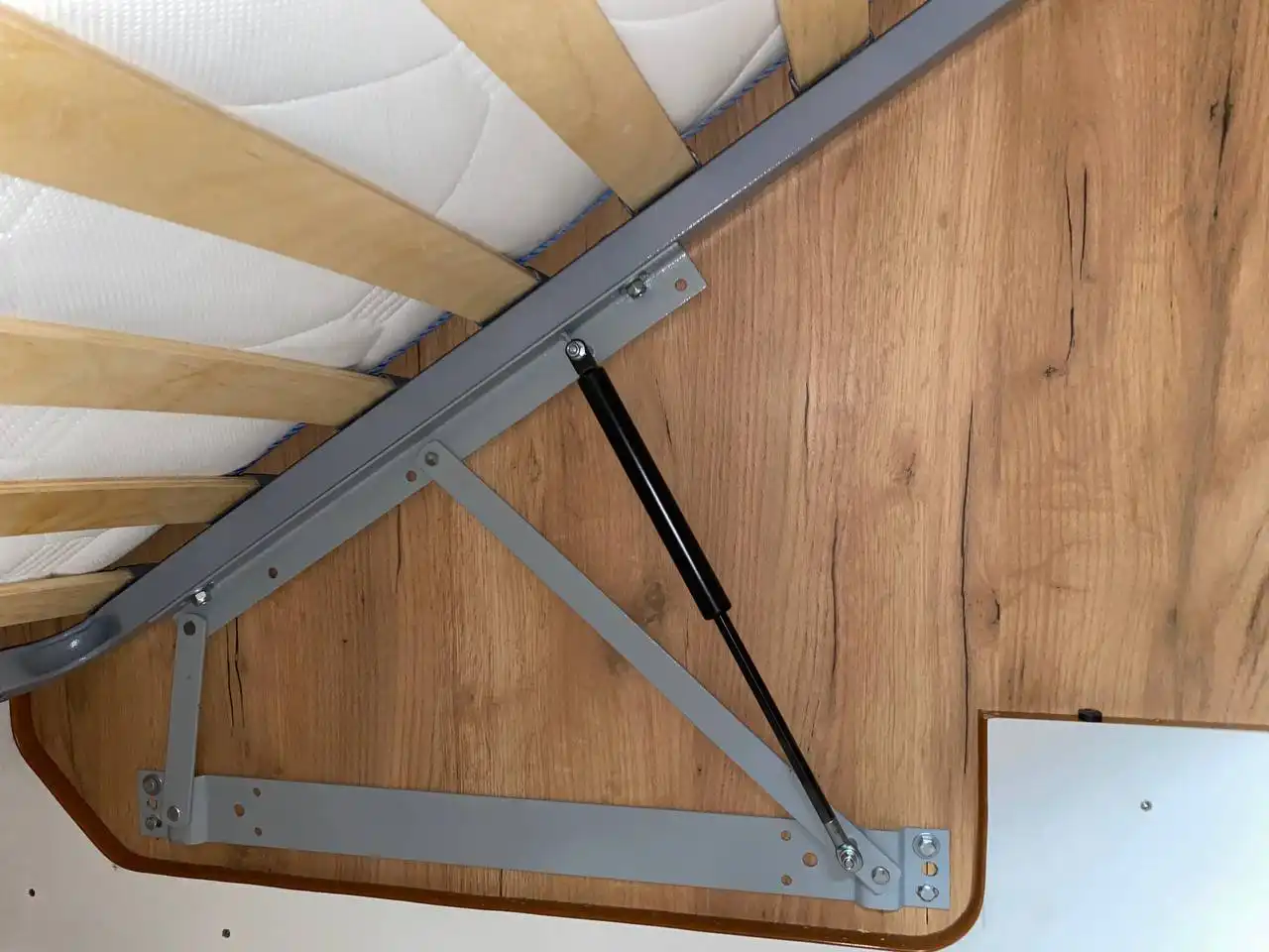 Продается кровать с матрасом - Мебель (Для дома и дачи) в Волгоград