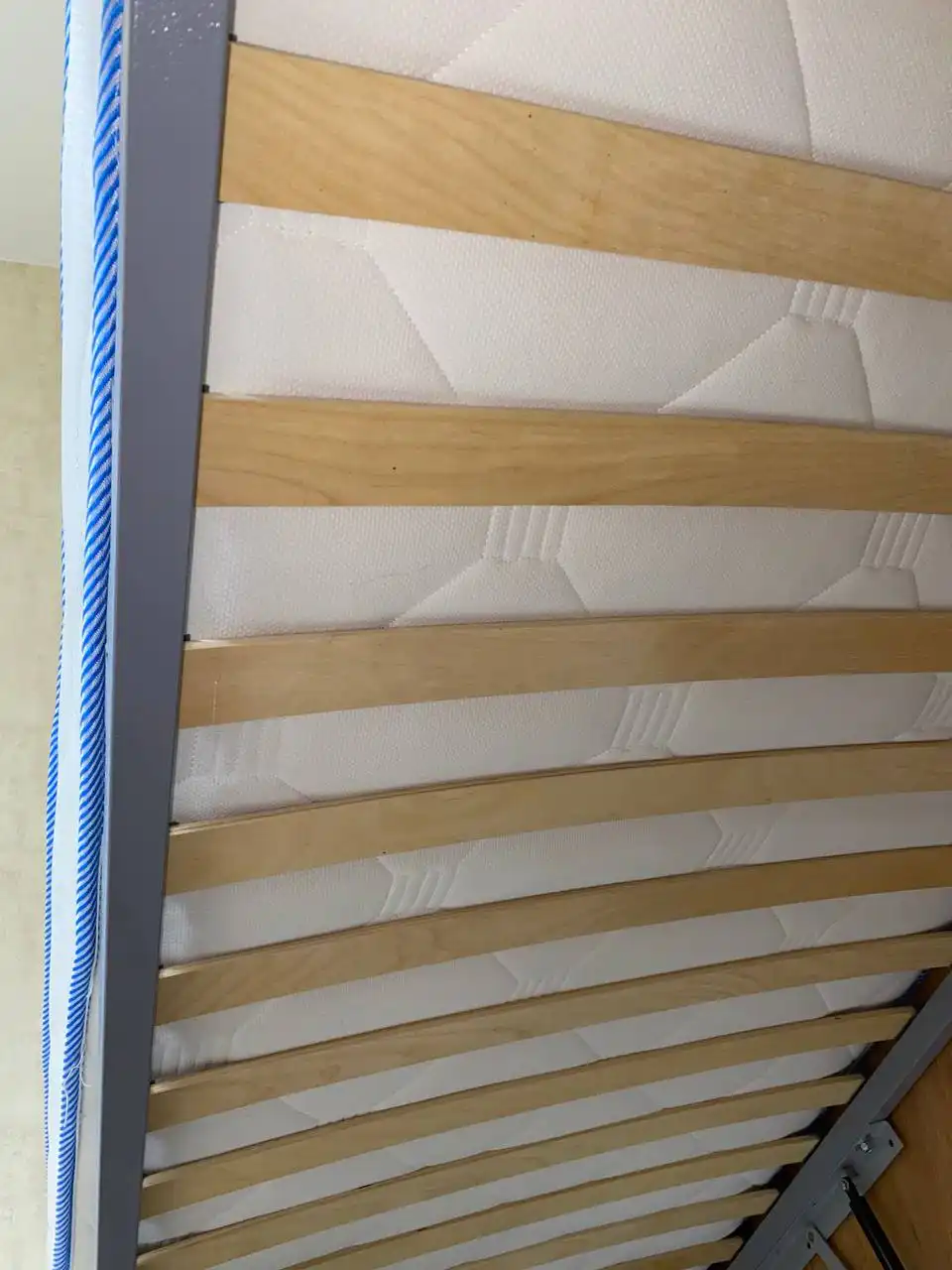 Продается кровать с матрасом - Мебель (Для дома и дачи) в Волгоград