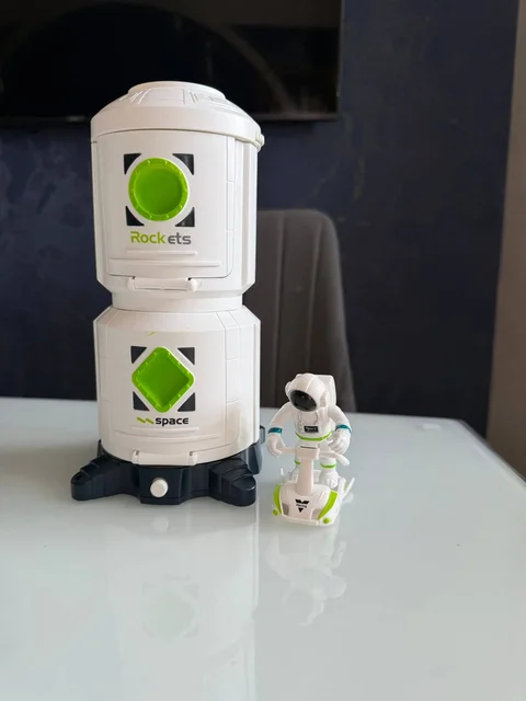 Космический корабль детский новый - Гуманитарная помощь в Волгоград