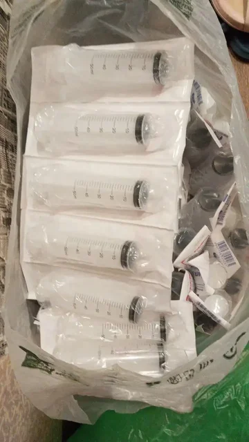 Передача шприцев и катетеров волонтёрами Волгограда - Гуманитарная помощь в Волгоград