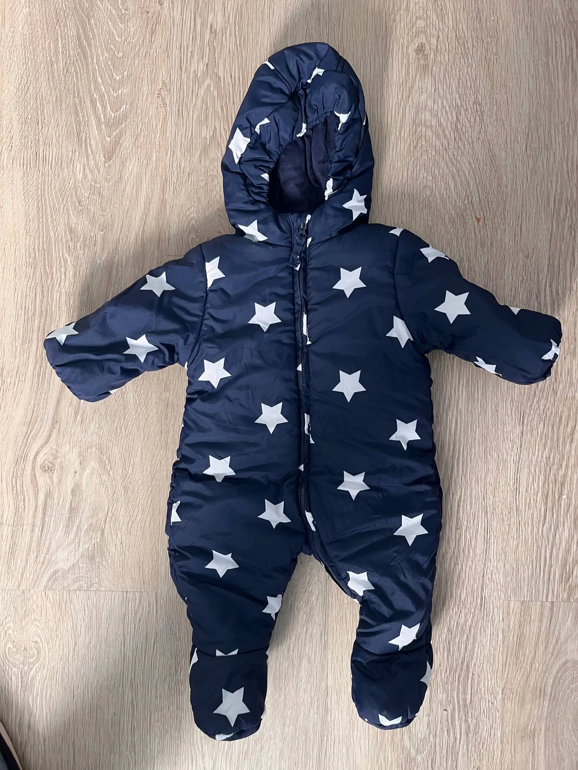 Детская одежда: комбинезоны и комплект на выписку - Одежда для детей (Товары для детей) в Волгоград