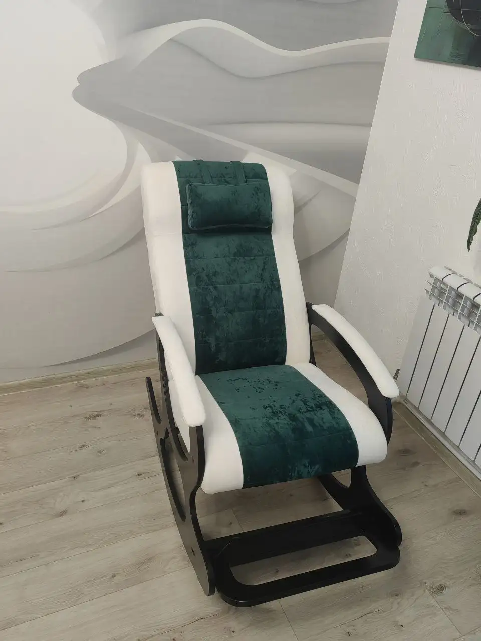 Продам угловой диван и кресло-качалку - Мебель (Для дома и дачи) в Волгоград