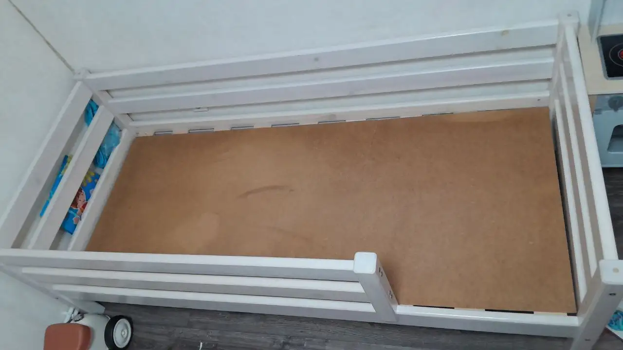 Кровать с бортиком - Мебель (Для дома и дачи) в Волгоград