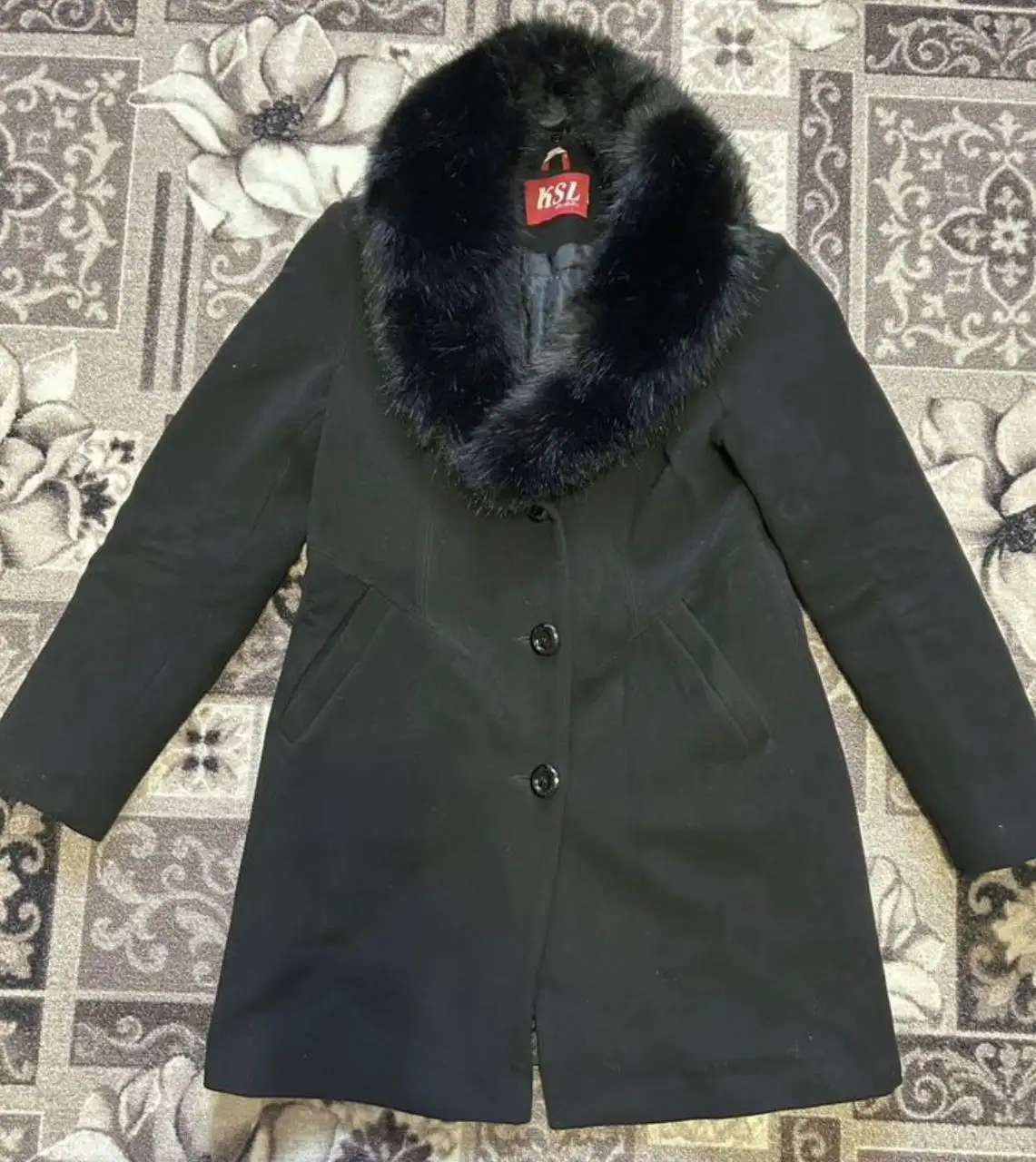 Продам зимнее пальто 42-44 размер - Верхняя одежда (Одежда) в Волгоград