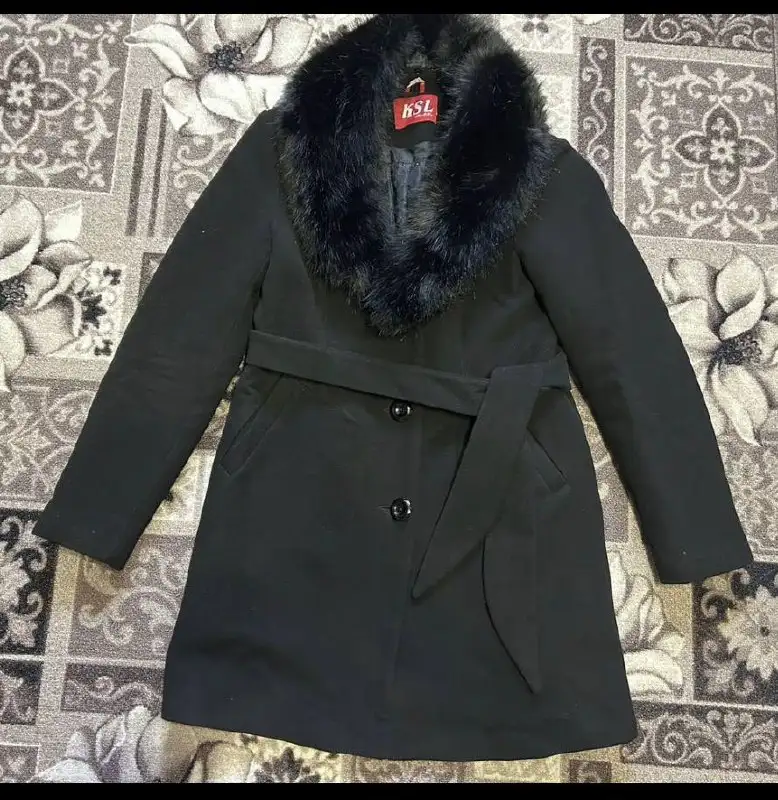 Продам зимнее пальто 42-44 размер - Верхняя одежда (Одежда) в Волгоград