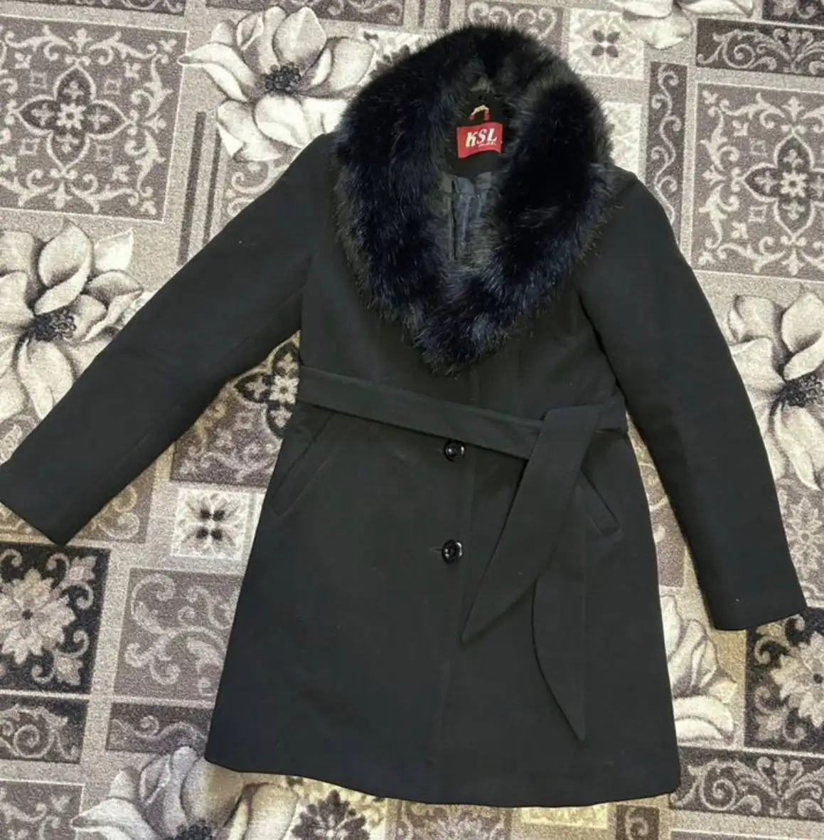 Продам зимнее пальто 42-44 размер - Верхняя одежда (Одежда) в Волгоград