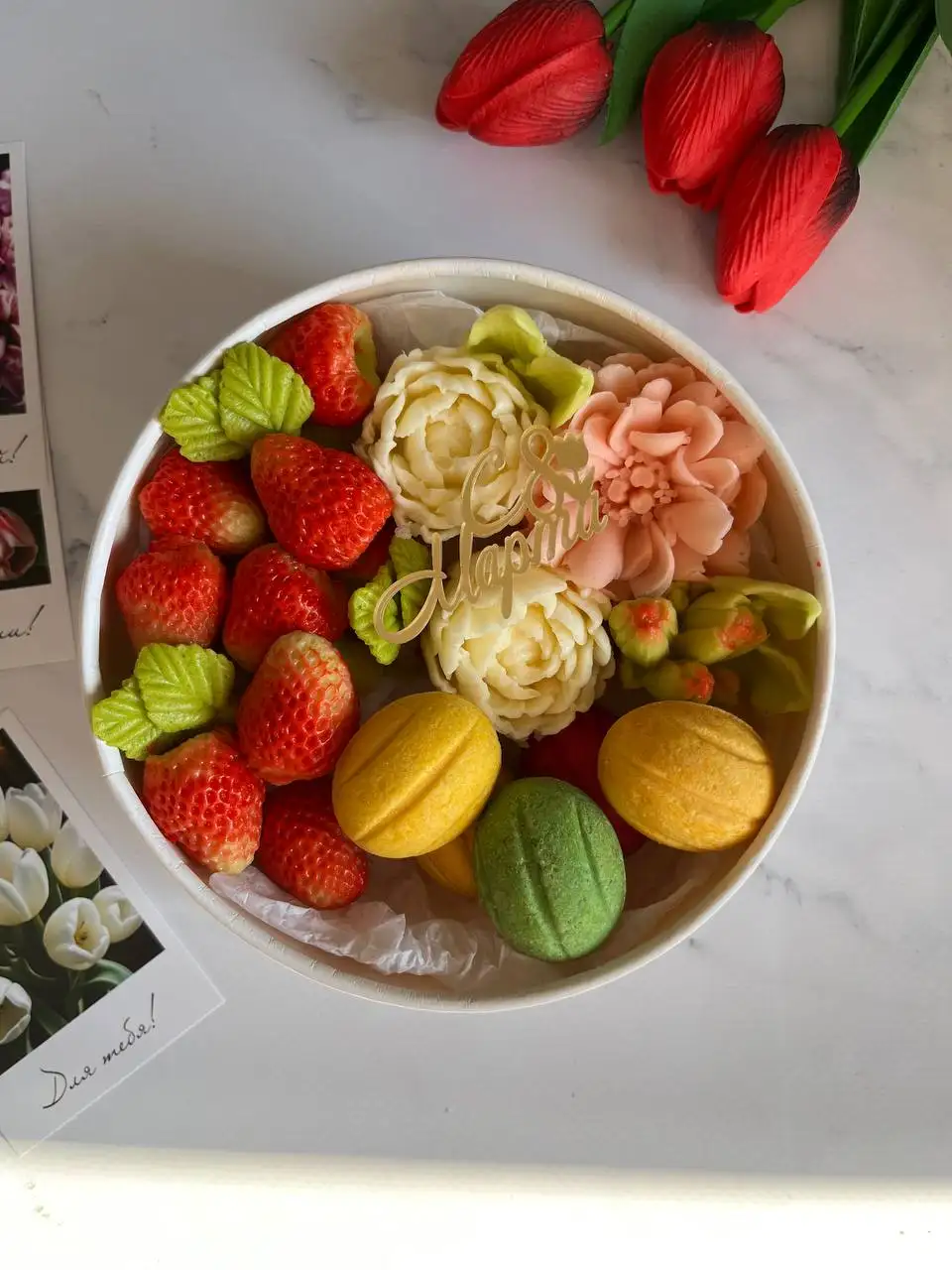 Клубничное настроение с цветами и орешками - Флористика (Хобби и отдых) в Волгоград