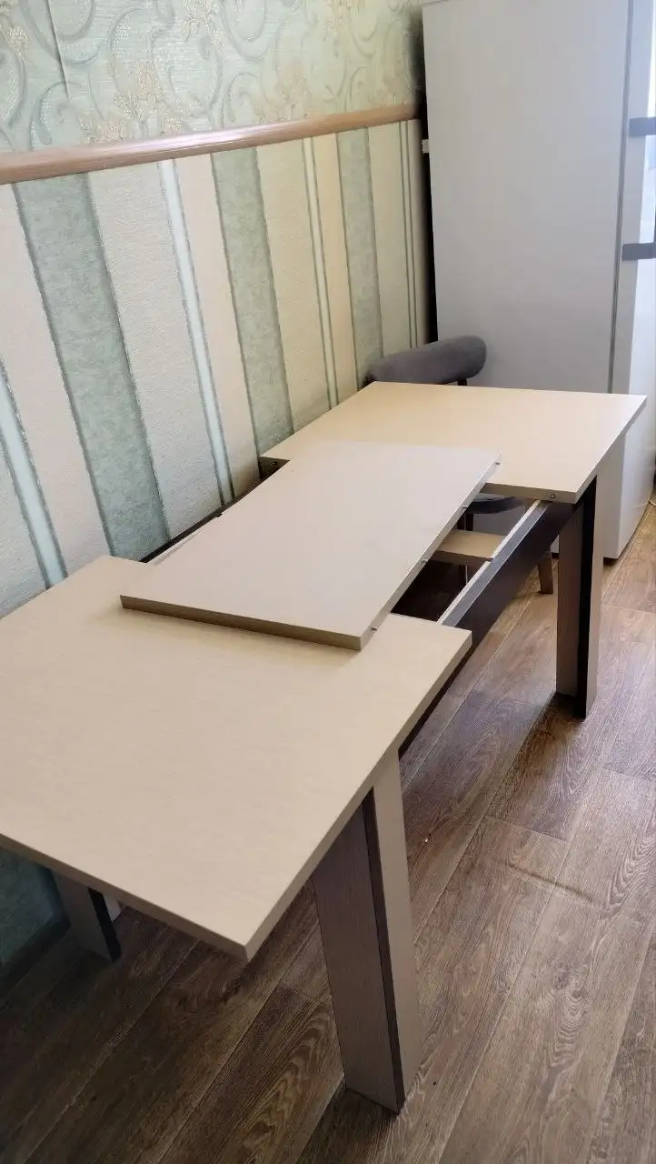 Продаётся стильный раздвижной кухонный стол из белёного дерева - Мебель (Для дома и дачи) в Волгоград