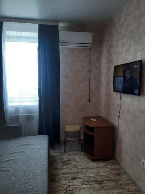 Сдам однокомнатную квартиру 26м2 на длительный срок - Дома в Волгоград