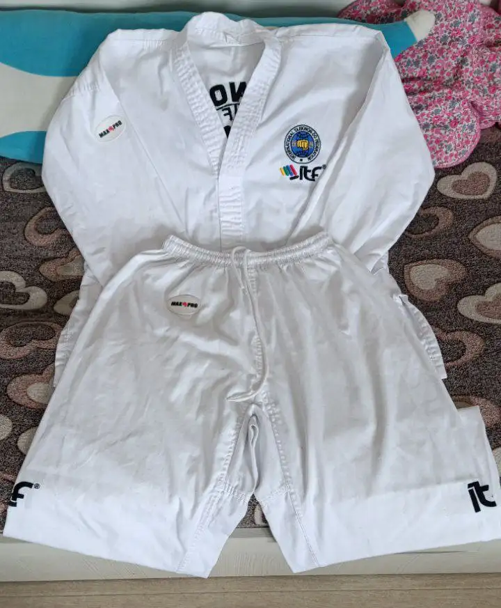 Кимоно для тхэквондо с сумкой - Спортивный инвентарь (Хобби и отдых) в Волгоград