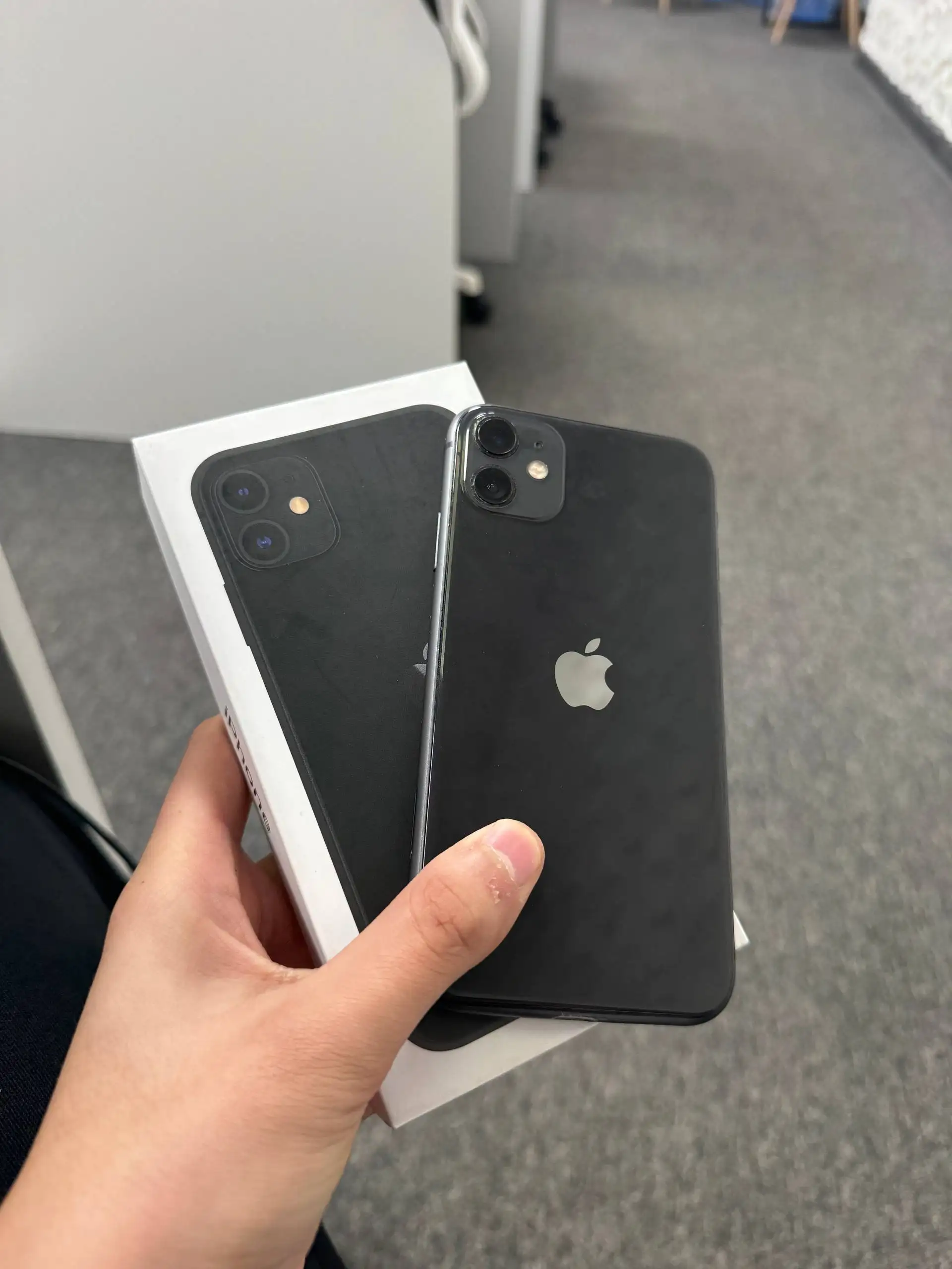 Продажа б/у iPhone и VR-очков Oculus Quest 3s в Волгограде - Смартфоны и планшеты (Электроника) в Волгоград