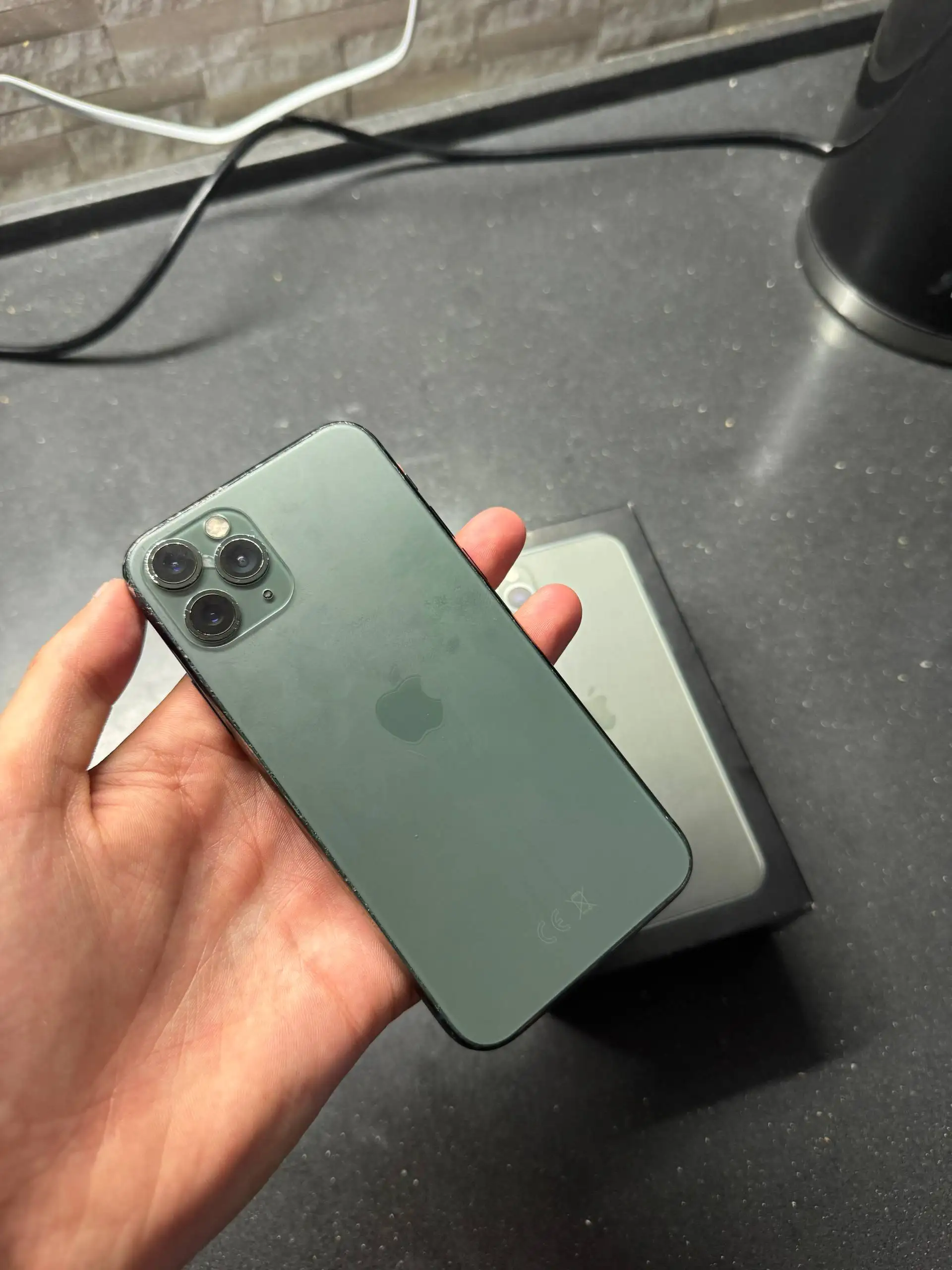 Продажа б/у iPhone и VR-очков Oculus Quest 3s в Волгограде - Смартфоны и планшеты (Электроника) в Волгоград