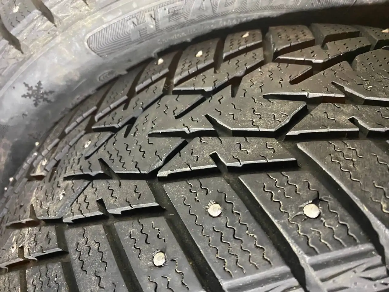 Продажа зимних шипованных шин Headway HW503 195/55 R16 87T - Шины и диски (Авто) в Волгоград