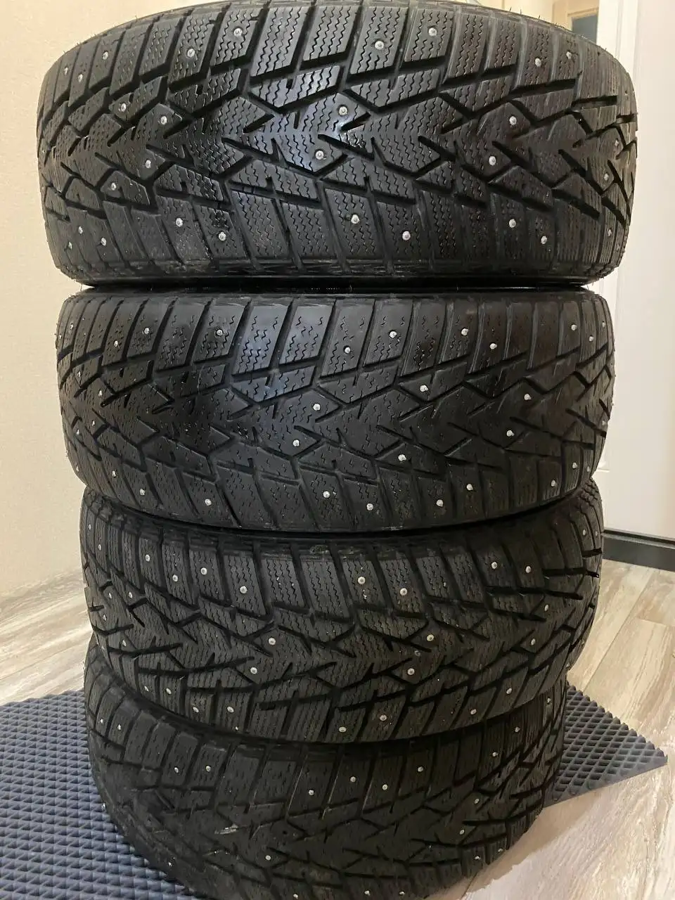 Продажа зимних шипованных шин Headway HW503 195/55 R16 87T - Шины и диски (Авто) в Волгоград