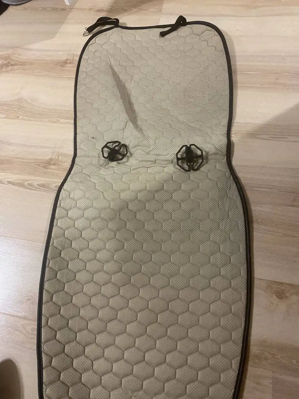 Отдам накидки на передние сидения авто - Аксессуары (Авто) в Волгоград