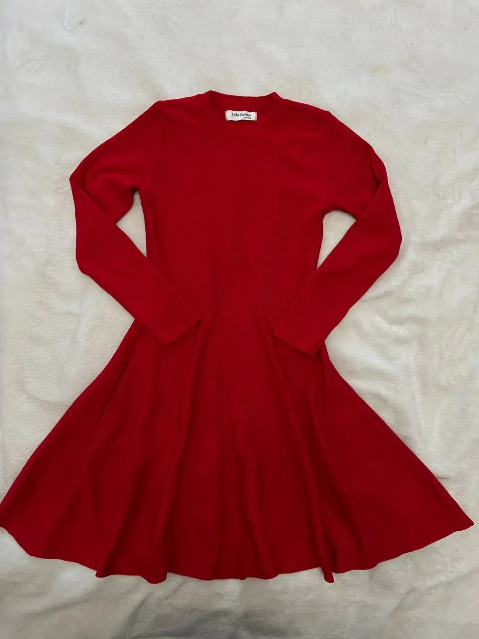 Продам платье 40 размера на худенькую девочку-девушку - Женская одежда (Одежда) в Волгоград