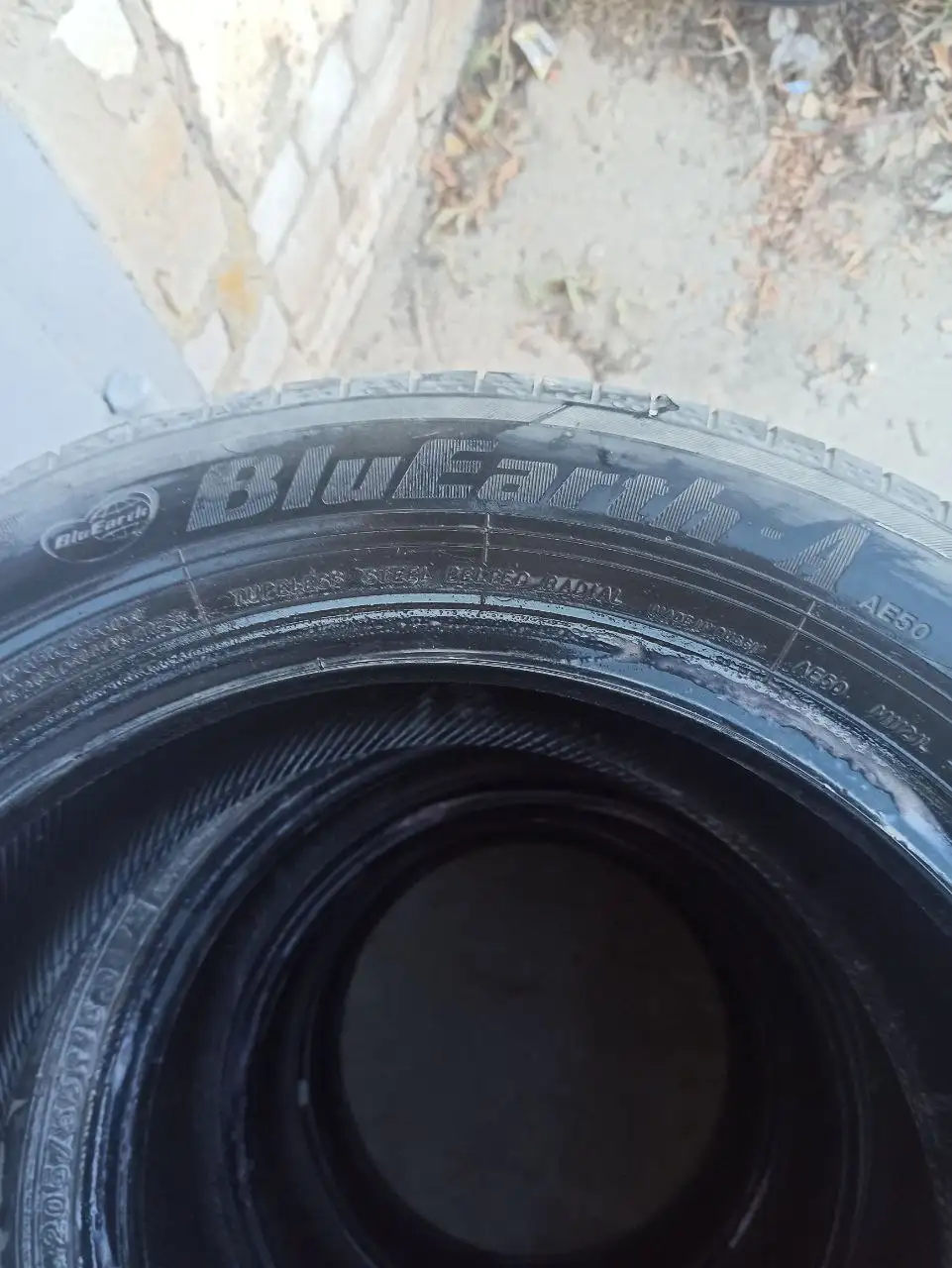 Продаётся комплект летних шин Yokohama bluEarth-A 205/55 r16 - Шины и диски (Запчасти) в Волгоград