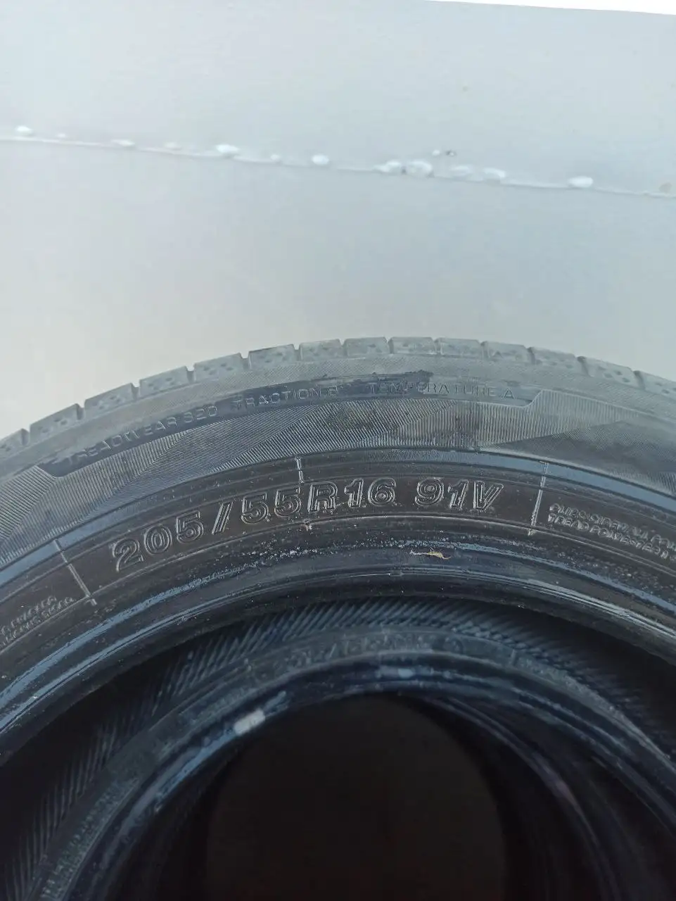 Продаётся комплект летних шин Yokohama bluEarth-A 205/55 r16 - Шины и диски (Запчасти) в Волгоград