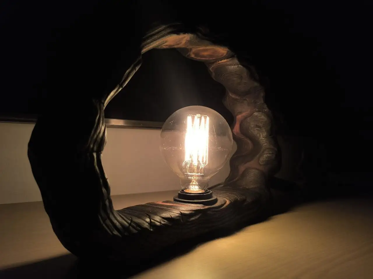 Настольный светильник из вяза с переключателем - Светильники (Для дома и дачи) в Волгоград