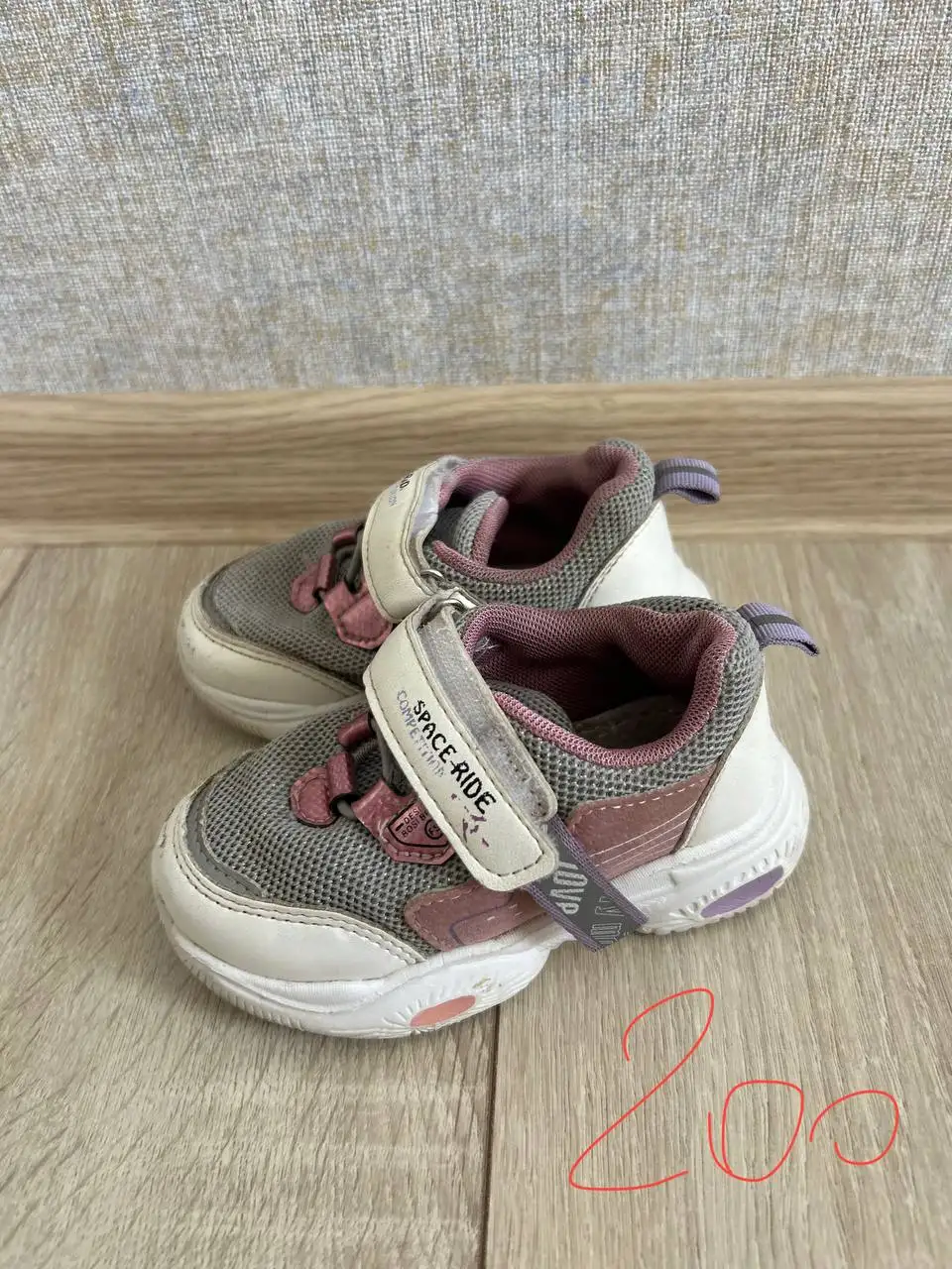 Джинсы и кросовки в Волгограде - Джинсы и обувь (Одежда) в Волгоград