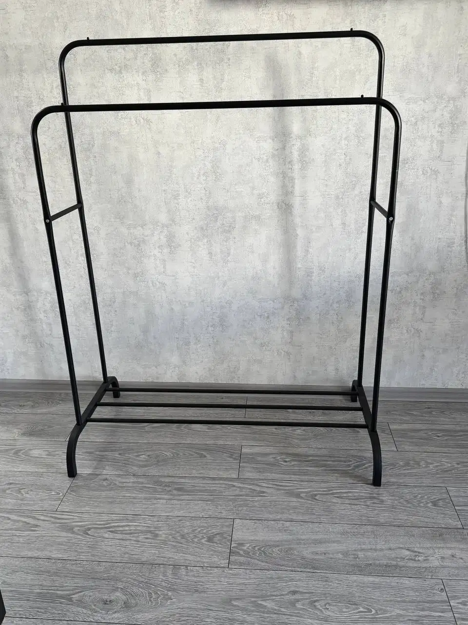 Продам вешалку напольную и дверь - Барахолка в Волгоград