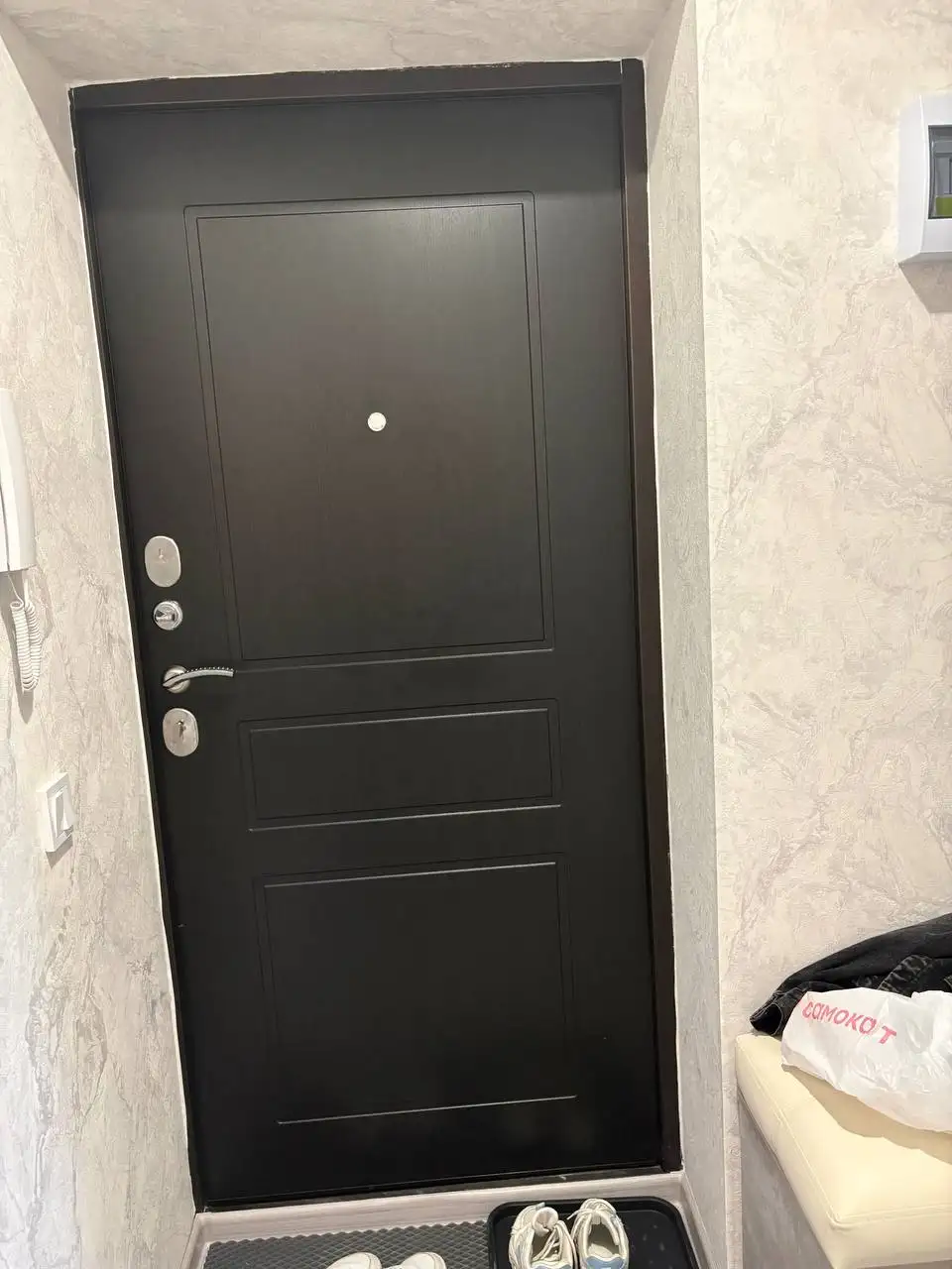 Продам входную дверь - Двери (Для дома и дачи) в Волгоград
