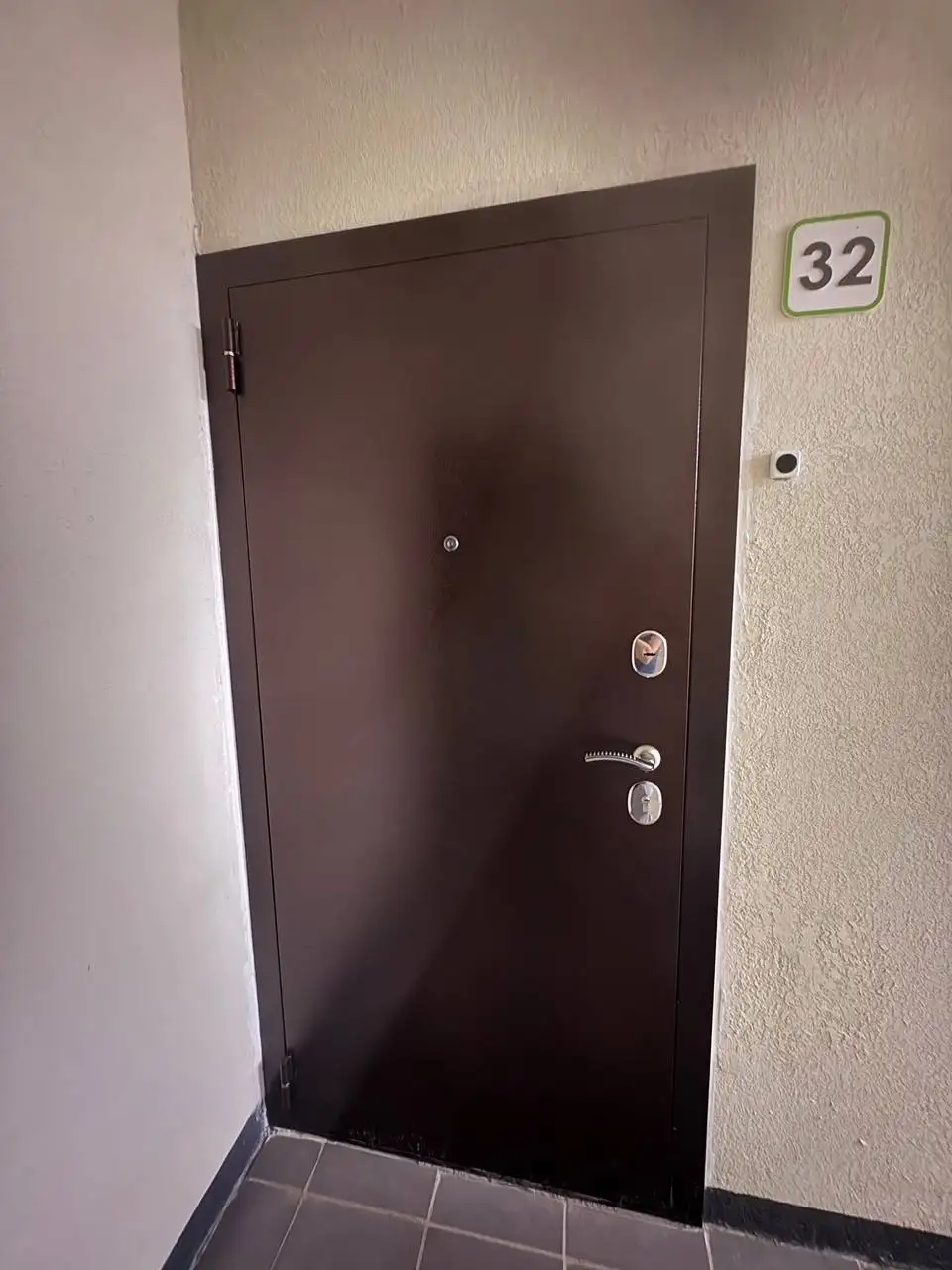 Продам входную дверь - Двери (Для дома и дачи) в Волгоград